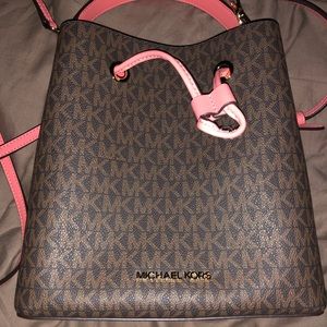Medium sized Michael Kors bucket bag